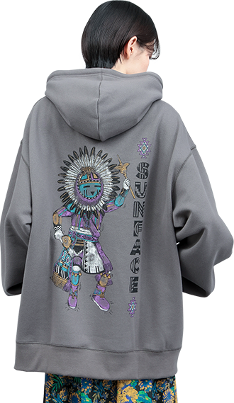 サンフェイスプリントスウェットプルパーカー/着用写真