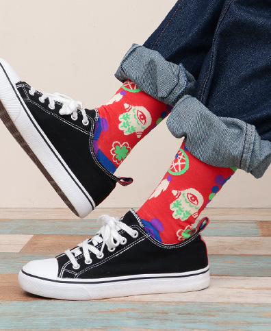 世界のお守りモチーフソックス/ブラック着用画像